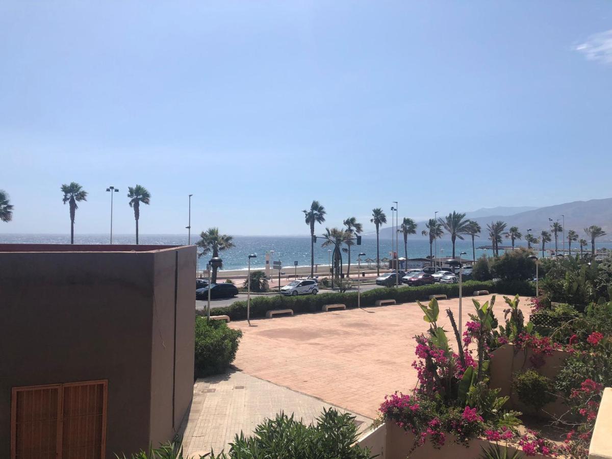 Apart 3 EN PRIMERA LÍNEA DE PLAYA CON TERRAZA Y VISTAS AL MAR Almería Exterior foto