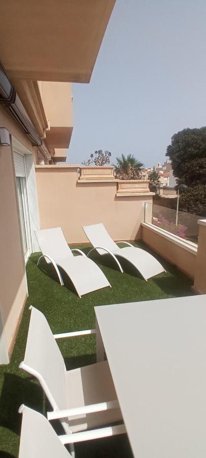 Apart 3 EN PRIMERA LÍNEA DE PLAYA CON TERRAZA Y VISTAS AL MAR Almería Exterior foto