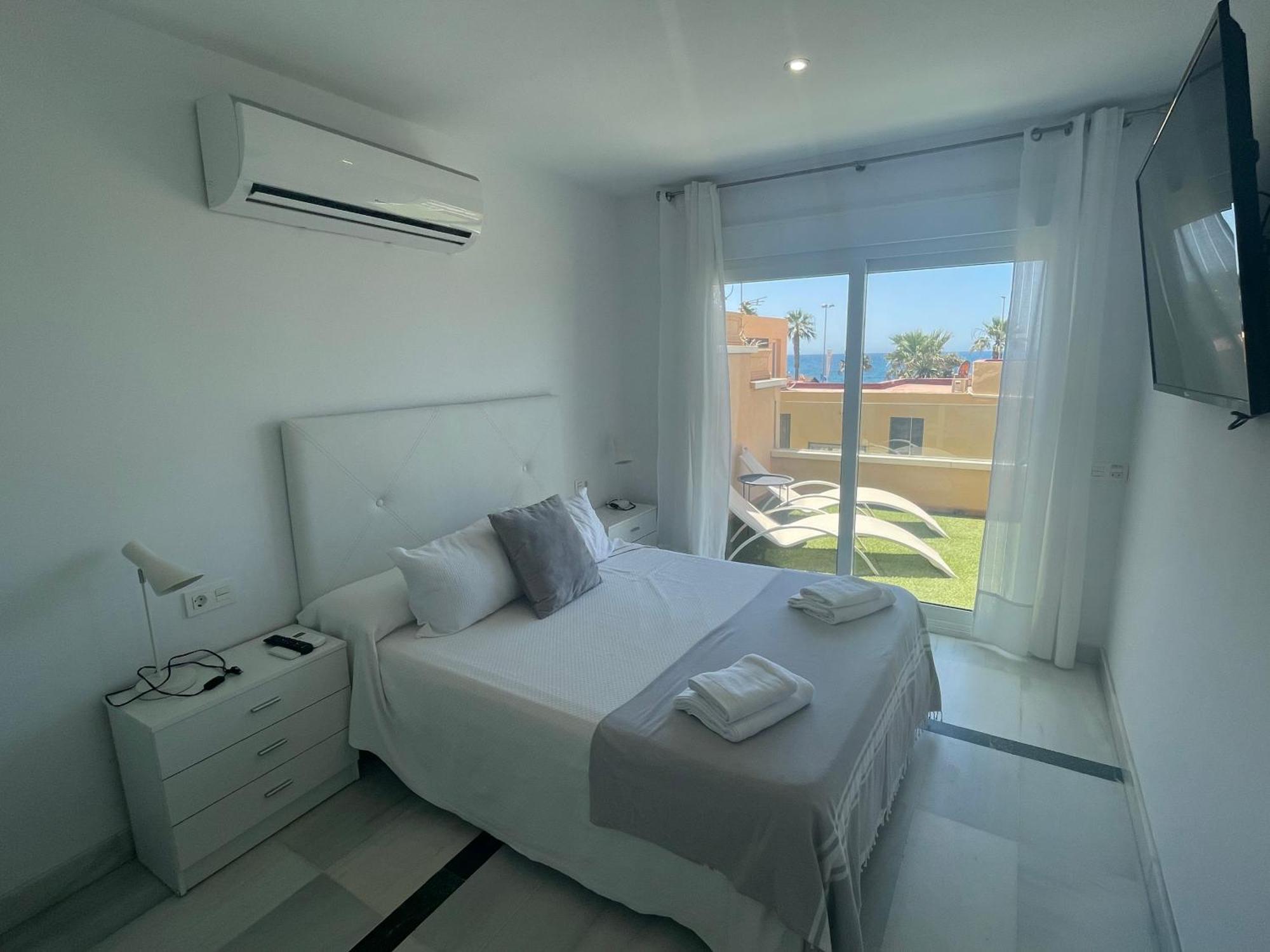 Apart 3 EN PRIMERA LÍNEA DE PLAYA CON TERRAZA Y VISTAS AL MAR Almería Exterior foto