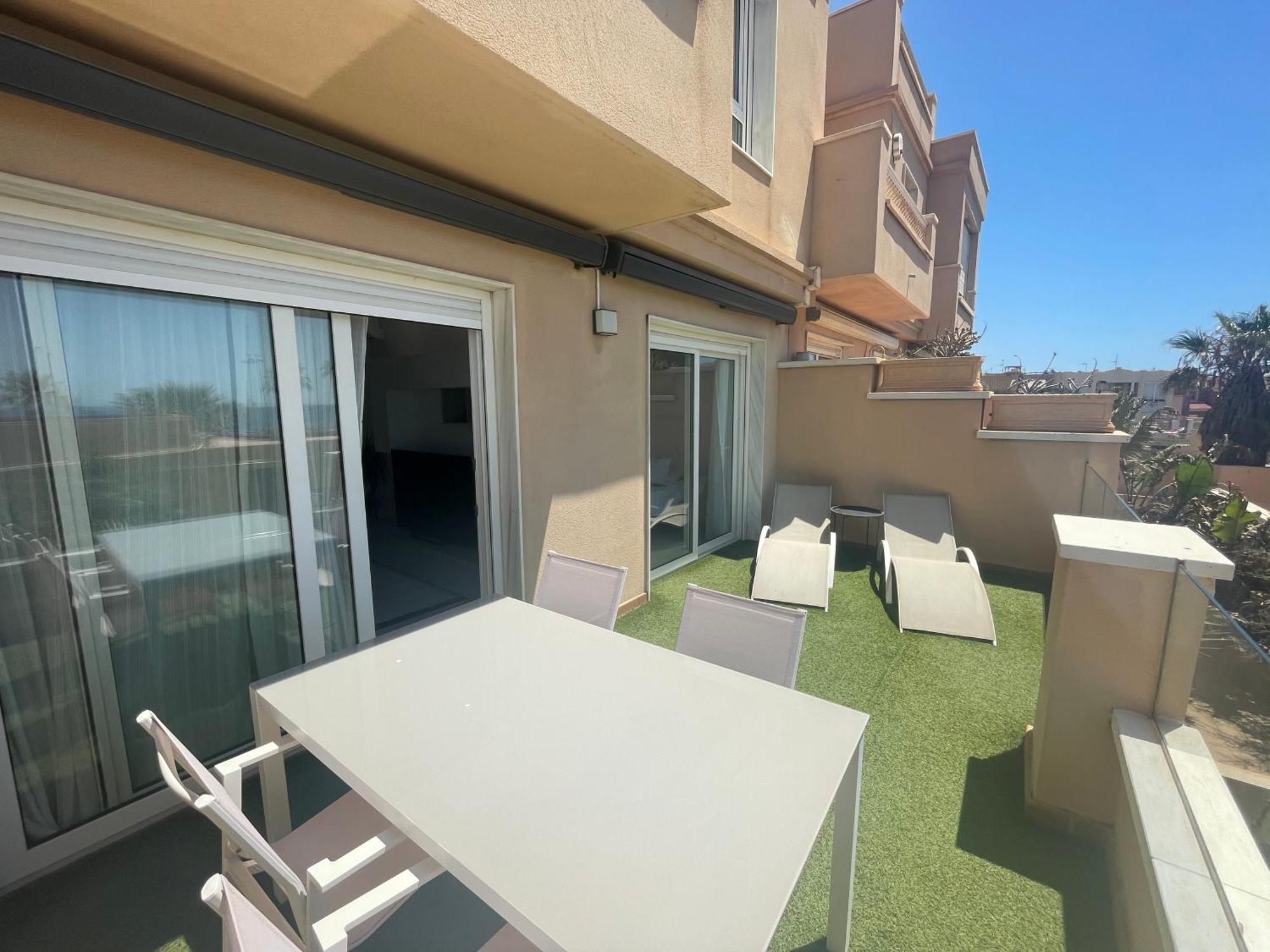 Apart 3 EN PRIMERA LÍNEA DE PLAYA CON TERRAZA Y VISTAS AL MAR Almería Exterior foto