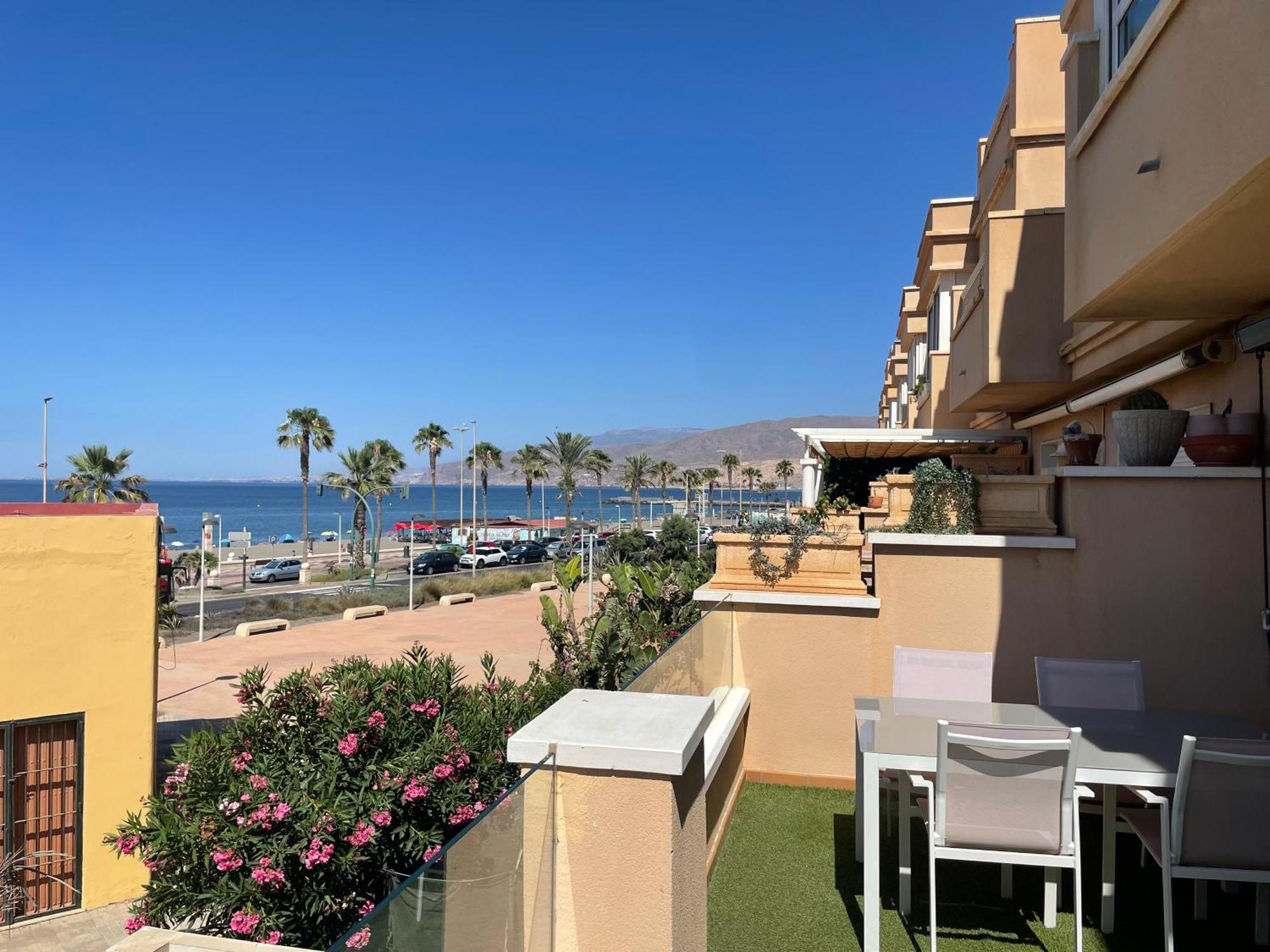 Apart 3 EN PRIMERA LÍNEA DE PLAYA CON TERRAZA Y VISTAS AL MAR Almería Exterior foto